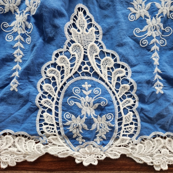 Beautiful Blue Lace Blouse Ladies Shirt Cynthia Rowley Small Off Shoulder - Picture 3 of 8